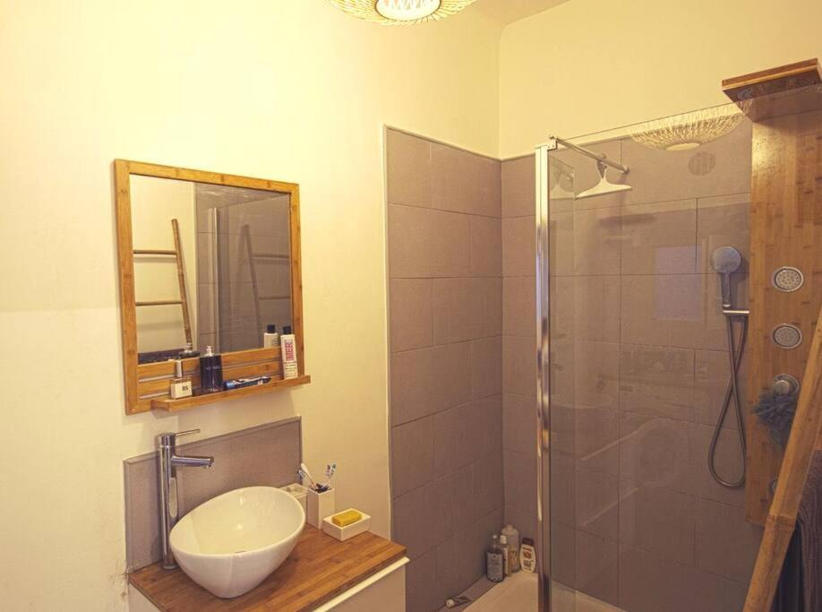 Plein Coeur Du Quartier Du Panier . Chaleureux T2. Apartment Marseille Bagian luar foto